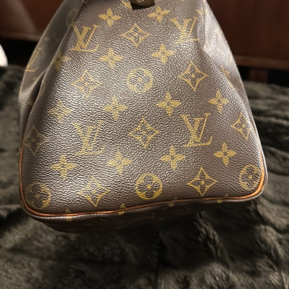 Louis Vuitton - Picture 6 of 14